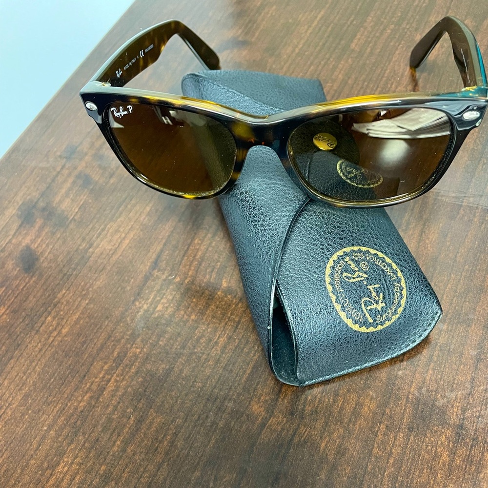 FOR SALE- Polarized Ray-Ban Wayfarer Classic